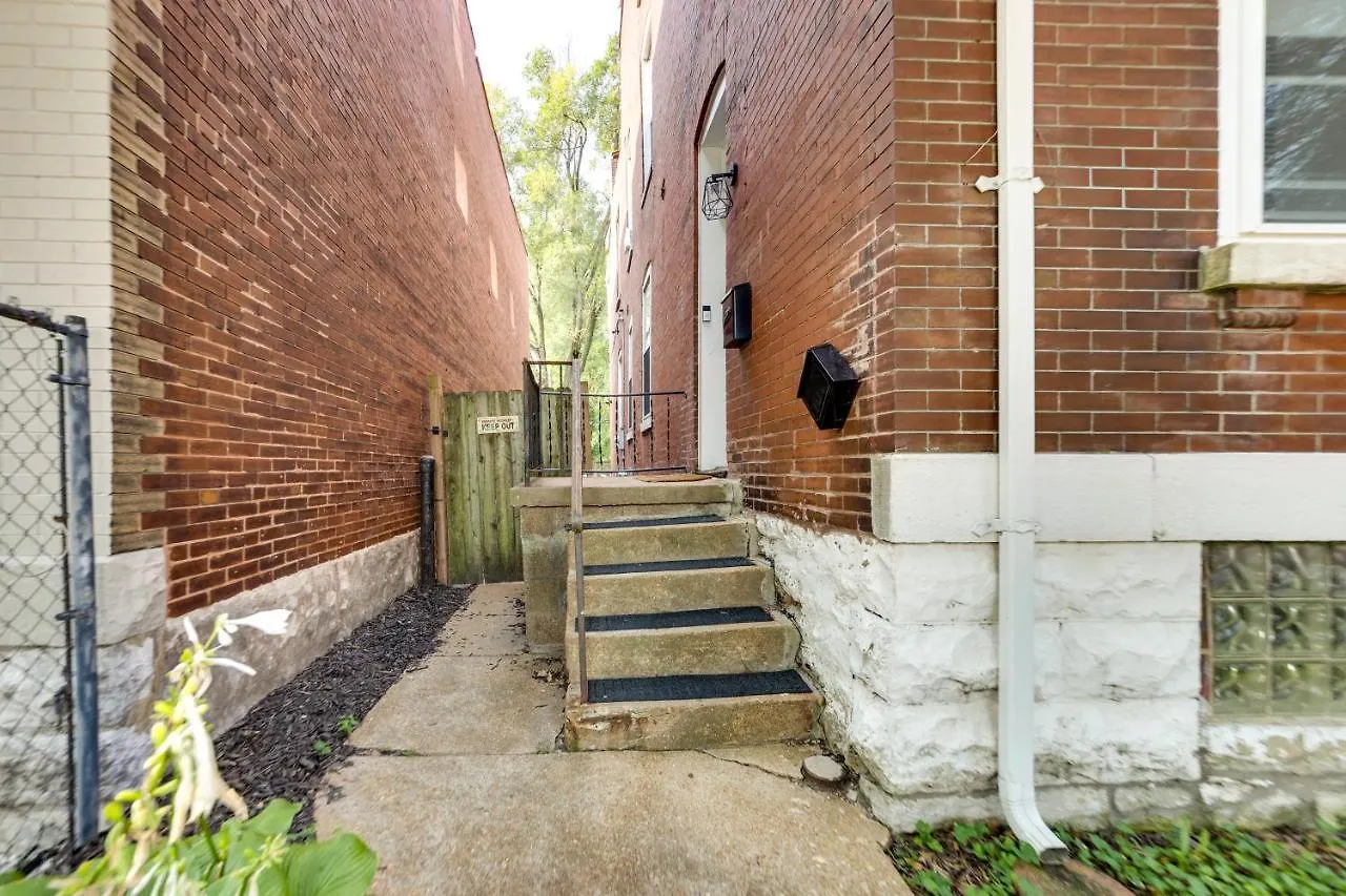Stylish St Louis Gem With Fire Pit Access! Apartman Saint Louis